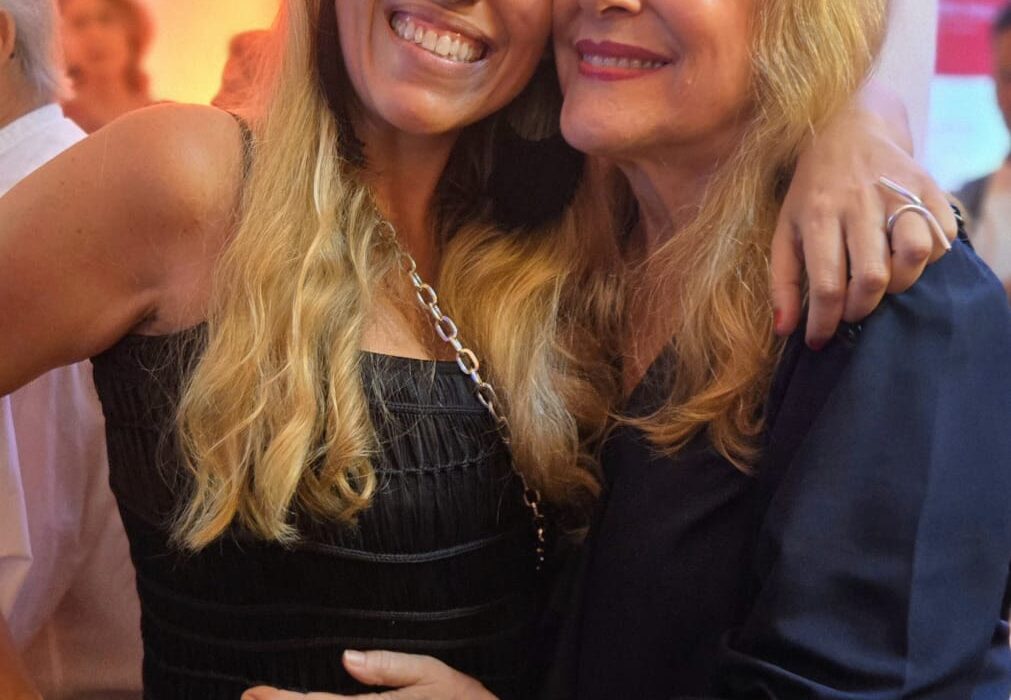 Bruna Barros prestigia inauguração no Teatro Fashion Mall em noite de homenagens Colunismo Social