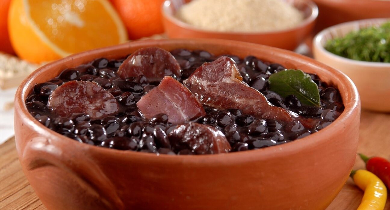Dia Mundial do Feijão: 4 curiosidades sobre um dos alimentos de base da dieta brasileira Gastronomia