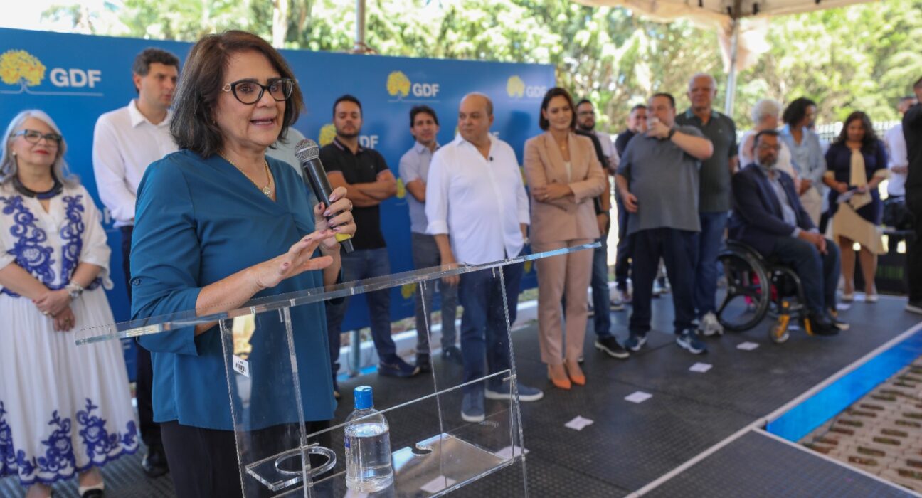 Senadora Damares Alves participa da inauguração da segunda Escola Integral Bilíngue em Libras Português no DF Política