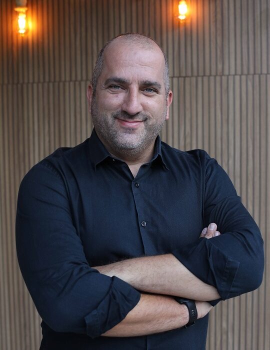 Como a IA e as redes sociais afetam o senso crítico? Geral