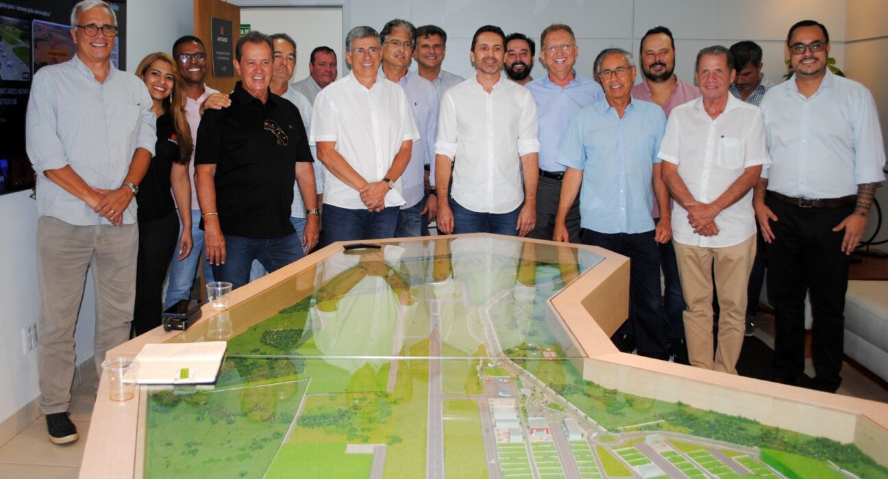 Em visita ao Antares, Leandro Vilela diz que futuro aeroporto fará com que Aparecida recupere espaço na atração de empresas Política