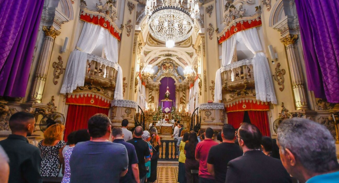 Sábado de Aleluia e Domingo de Páscoa, na igrejinha da Rua do Ouvidor 35. Rio de janeiro