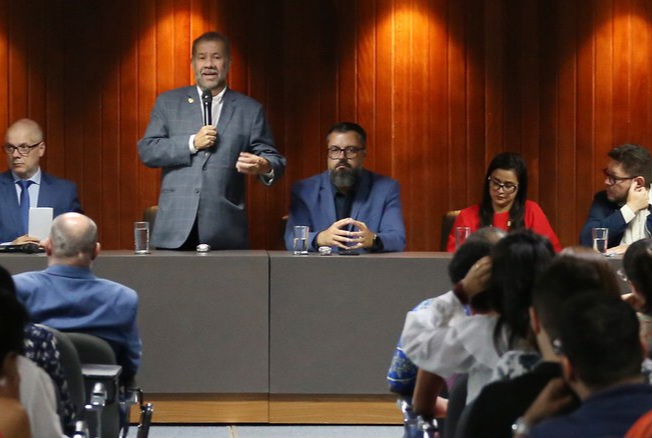 Lupi anuncia antecipação do 13° Salário Rio de janeiro