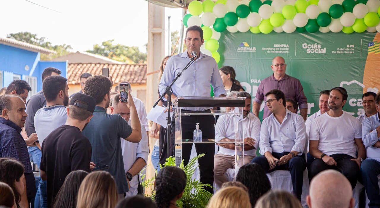 Deputado Jamil Calife participa da entrega de 42 casas em Bela Vista de Goiás e celebra avanço social promovido pelo Governo de Goiás Política