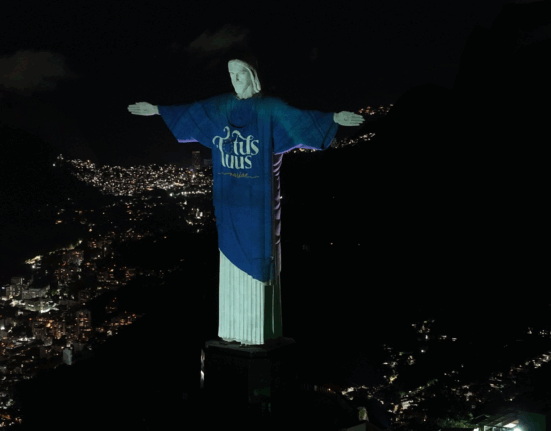 Cristo Redentor recebe projeção divulgando o Totus Tuus, um dos maiores eventos Marianos do Brasil Rio de janeiro
