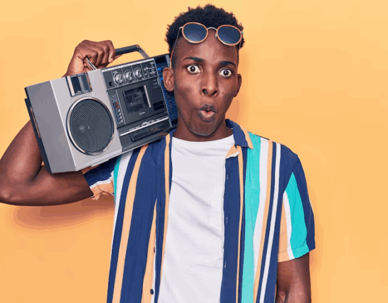 Planejamento do rádio na música: empresário e referência em gestão musical, Tuka Carvalho, afirma que ele continua tão importante quanto o streaming. Entenda Rio de janeiro