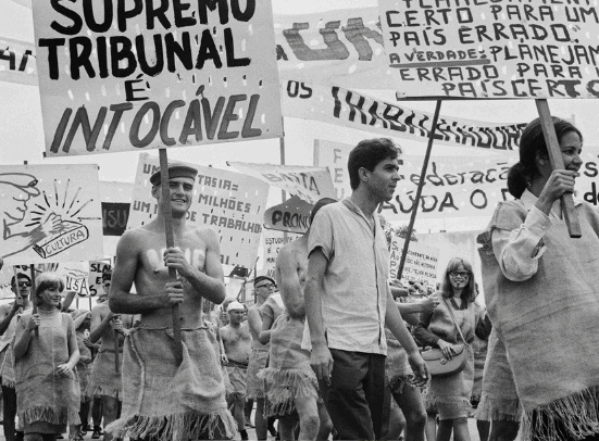 Museu Nacional da República recebe exposição do cineasta e fotógrafo Jorge Bodanzky, com obras produzidas durante a ditadura militar  Moda