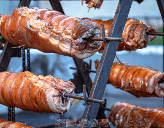 Torresmofest retorna a Brasília com gastronomia, música e diversão para toda a família Churrasco