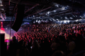 TIM Music Noites Cariocas encerra temporada de 2025 com quatro noites lotadas e shows memoráveis no Morro da Urca  Eventos