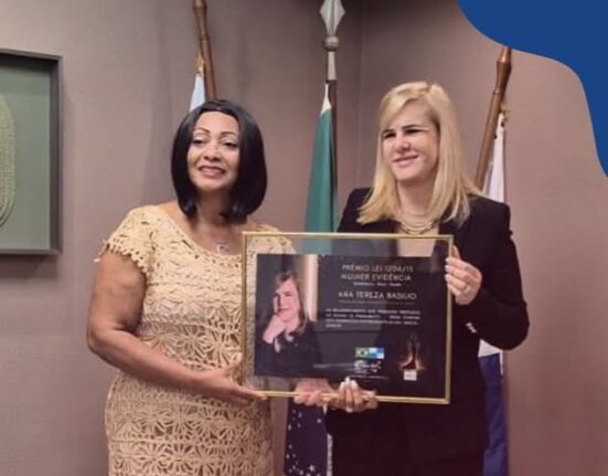 Ana Tereza Basílio recebe Prêmio Mulher Evidência 2025 Rio de janeiro
