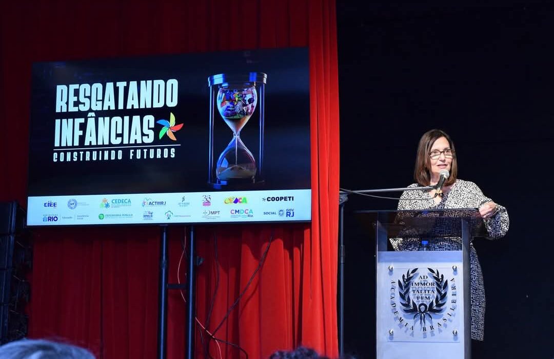 "Resgatando infâncias, construindo futuros" Rio de janeiro