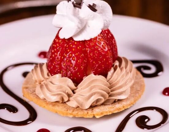 Torta crocante, na sobremesa do Almoço Executivo da Julieta de Serpa Rio de janeiro