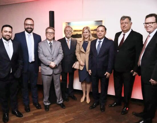 Ana Tereza Basílio participa de homenagem ao Desembargador Claudio Brandão Celebridades