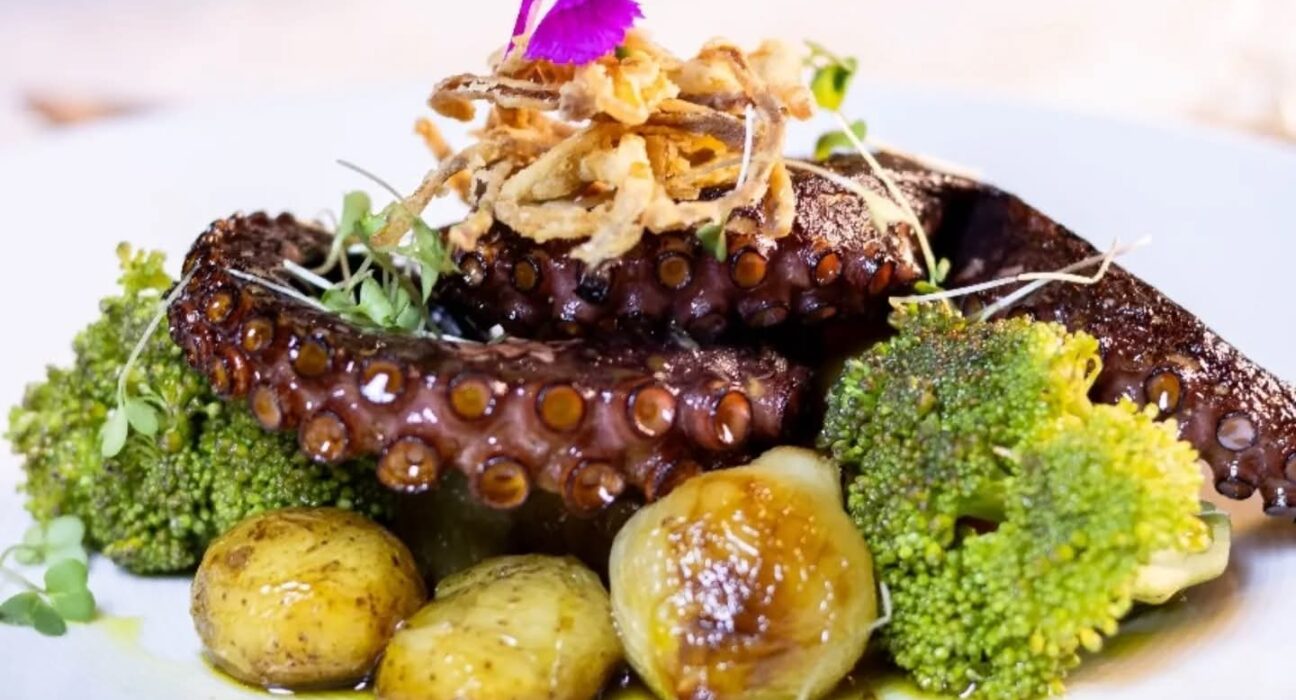 Polvo grelhado com musseline de ervilha, no Jantar de Outono da Julieta de Serpa Rio de janeiro