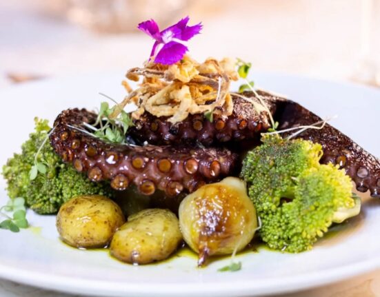 Polvo grelhado com musseline de ervilha, no Jantar de Outono da Julieta de Serpa Eventos