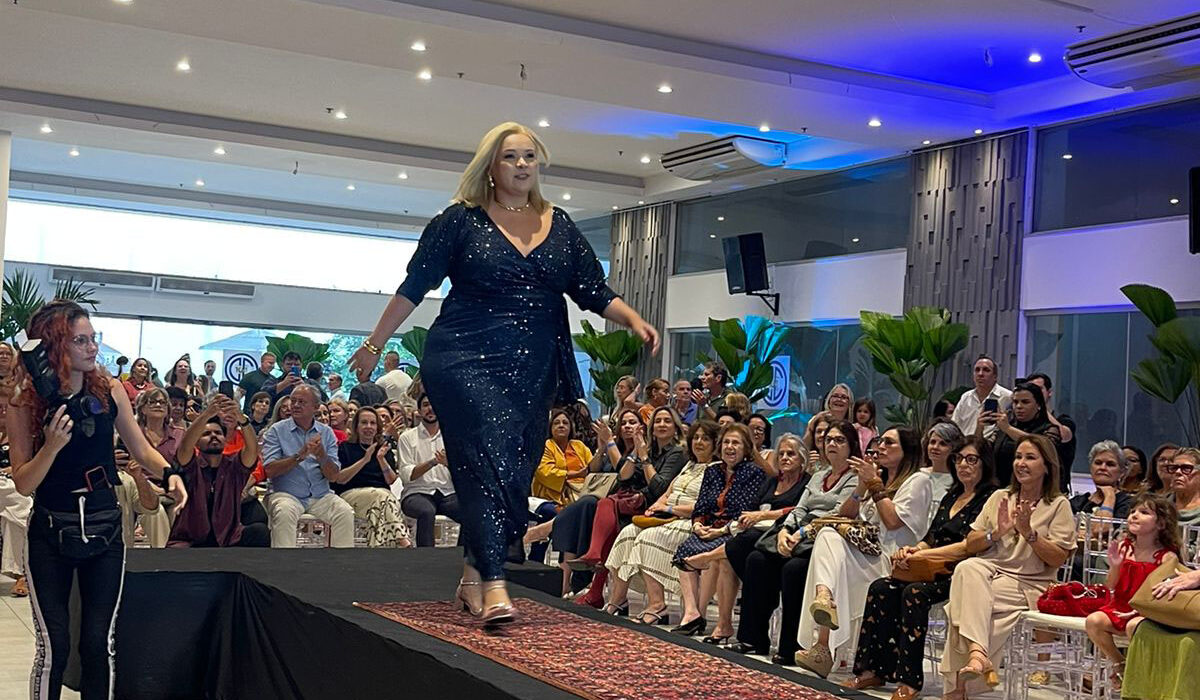 Jackeline Lima desfila por causa nobre em Niterói Moda