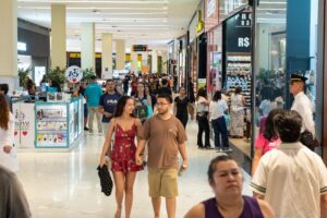 Dia dos Namorados impulsiona comércio com crescimento de 8% nas vendas do JK Shopping Economia
