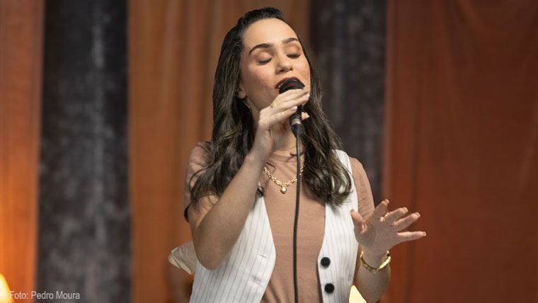 “Dia e Noite”, Lílian Marinho lança sua carreira como intérprete, pela Uni Records Religião