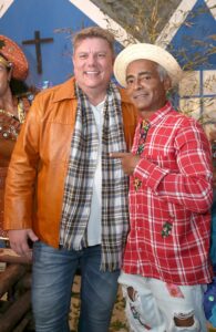 Romário celebra XVII Arraiá do Baixola com forró e clima nordestino Celebridades