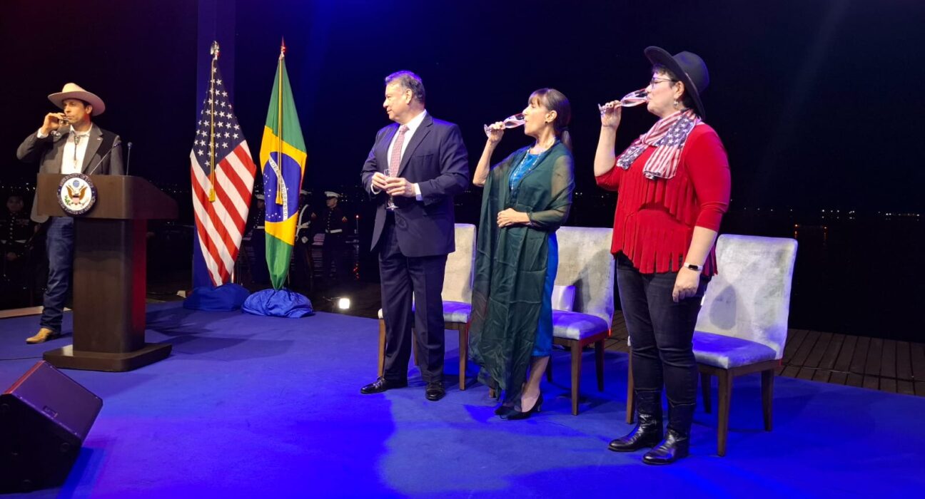 Festa da Independência dos EUA encanta convidados com show country e churrasco brasileiro Internacional