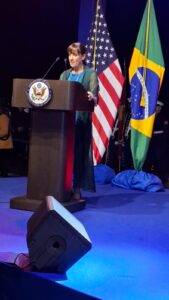 Festa da Independência dos EUA encanta convidados com show country e churrasco brasileiro Colunismo Social