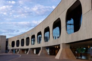 Contação de história musicalizada convida famílias para uma experiência lúdica e sensorial no CCBB Educativo Artes