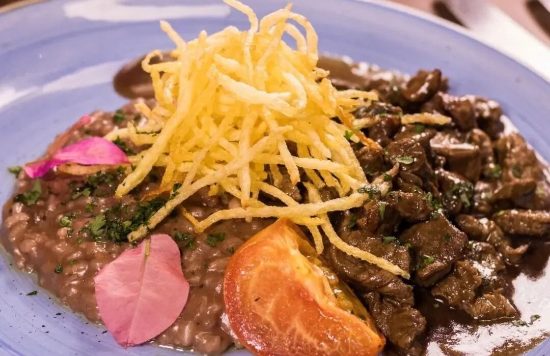 Picadinho de Carne com batata palha, no Almoço Executivo da Julieta de Serpa. Rio de janeiro