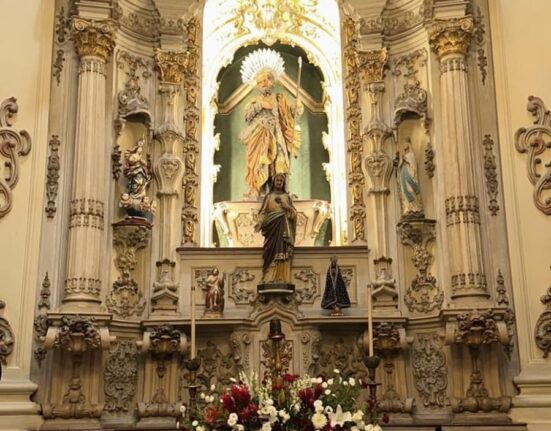 Neste domingo, Coral de Rouen e Missa Solene, na igrejinha da rua do Ouvidor. Rio de janeiro
