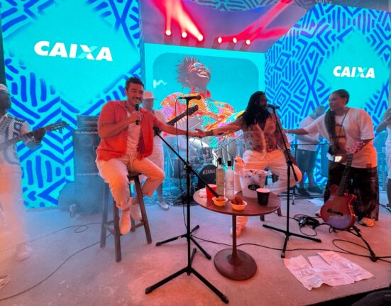 Suco de Bahia e Marcos Veras juntos num sunset do Hidden Brasília Diversão