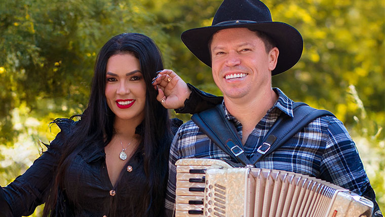 Caninana celebra sucesso da canção "Cor Morena", mais de 3 milhões de visualizações claudelopes70