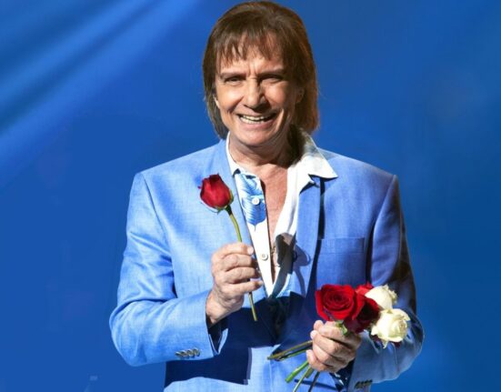 A voz, o carisma, o telento e toda a emoção de Roberto Carlos Beleza