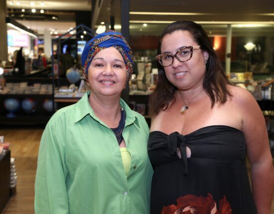 Alta sociedade prestigia lançamento de “Rica de Propósito”, de Michele Bouvier Sollack, na Livraria Travessa do BarraShopping Rio de janeiro