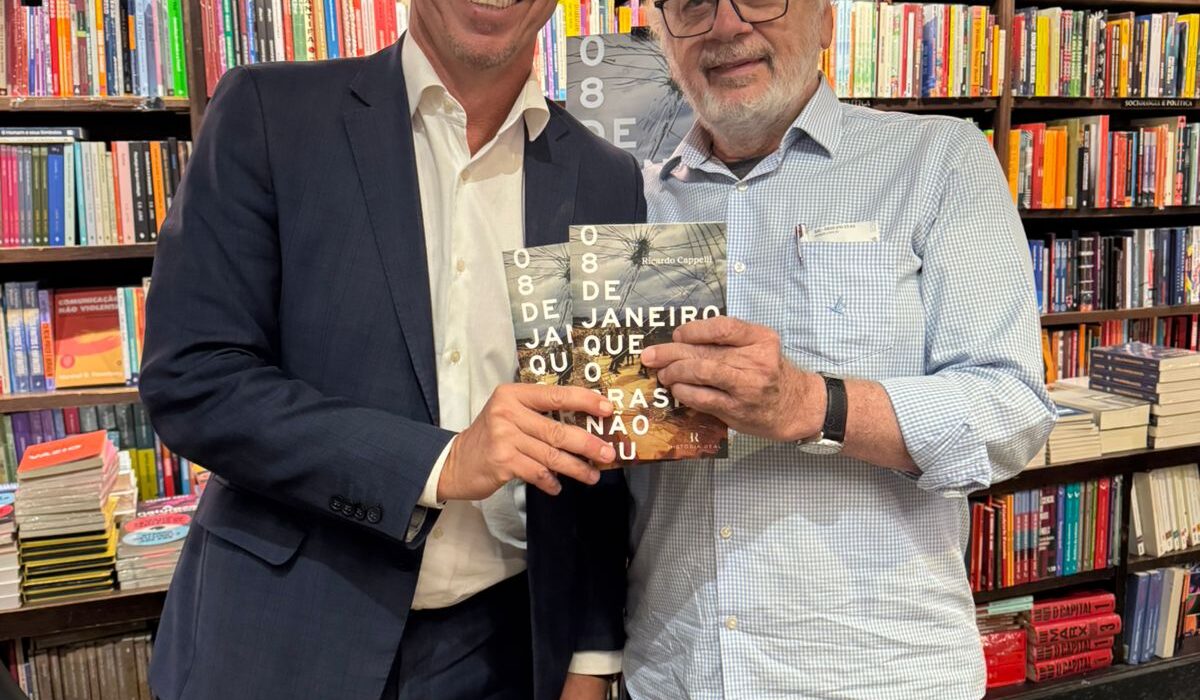 Ricardo Cappelli lança livro sobre o 8 de Janeiro, em Ipanema. Rio de janeiro