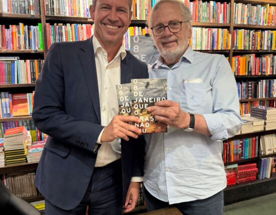 Ricardo Cappelli lança livro sobre o 8 de Janeiro, em Ipanema. Rio de janeiro