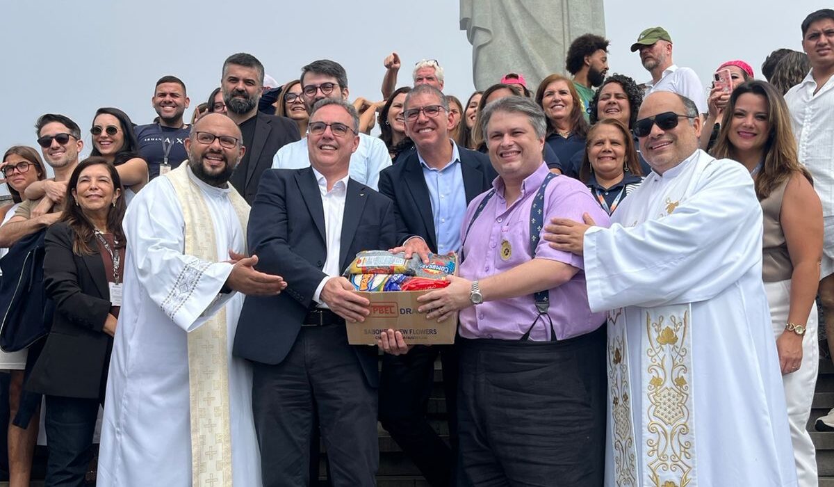 Entrega de Alimentos no Cristo Redentor Rio de janeiro