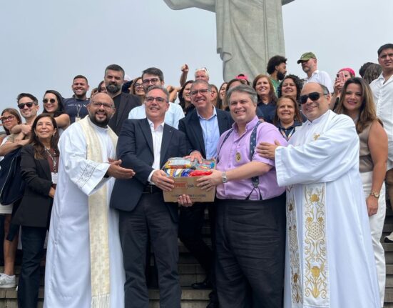 Entrega de Alimentos no Cristo Redentor Rio de janeiro