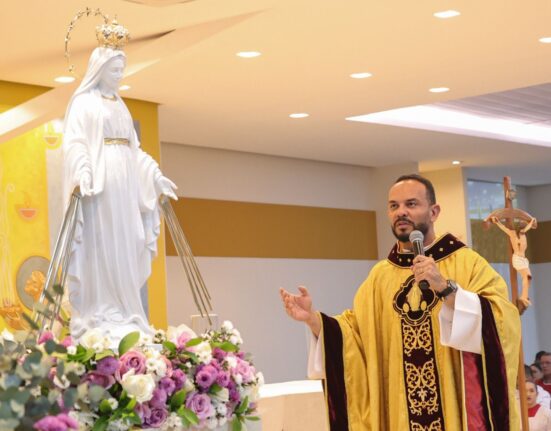 Após Totus Tuus, imagem de Nossa Senhora das Graças é acolhida para sempre em paróquia de Goiânia Artes