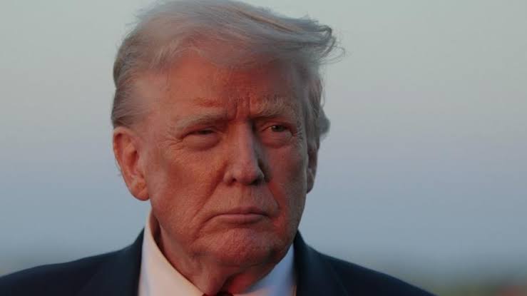 O presidente Donald J. Trump enfrenta as ameaças aos EUA por parte do Governo do Brasil Internacional