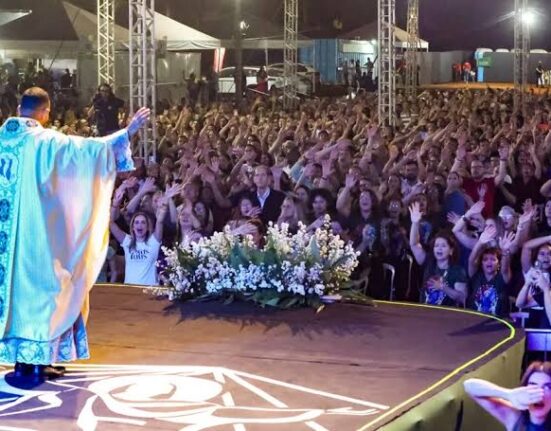 Encerramento da Novena em Louvor a Nossa Senhora da Assunção reúne autoridades e celebra centenas de alimentos arrecadados Rio de janeiro