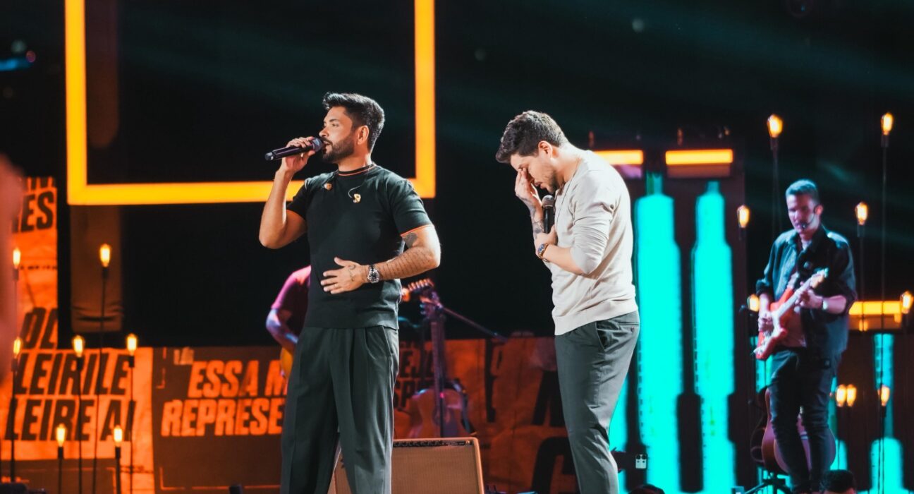 Aos prantos Fred & Fabricio gravam novo DVD em Goiânia, com ingressos esgotados e premiação de placa de Diamante Música