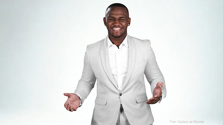 Com seu dom e talento único, o jovem cantor e compositor VJota, conquista o público Religião