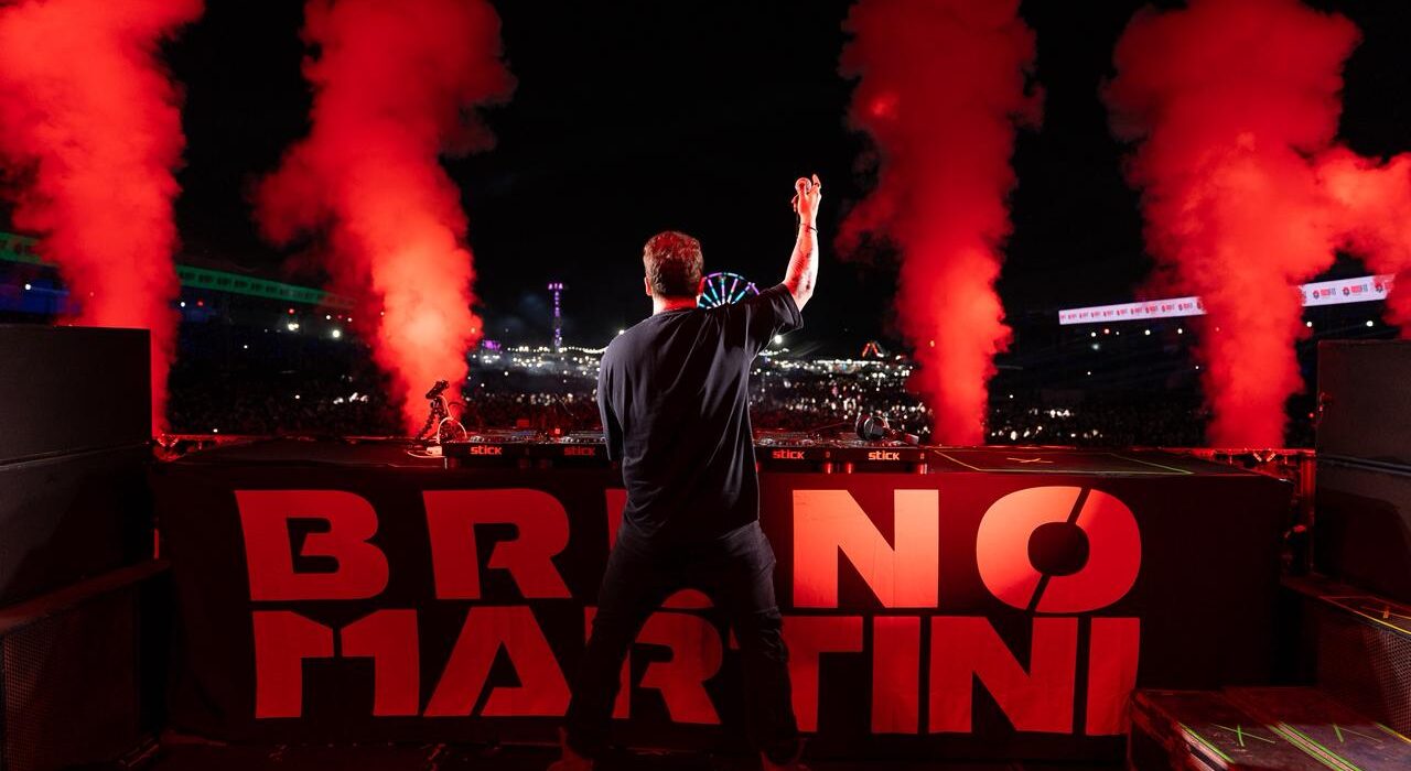 Henrique & Juliano emocionam 60 mil pessoas em noite de surpresas no Itaquá Rodeio Fest Música