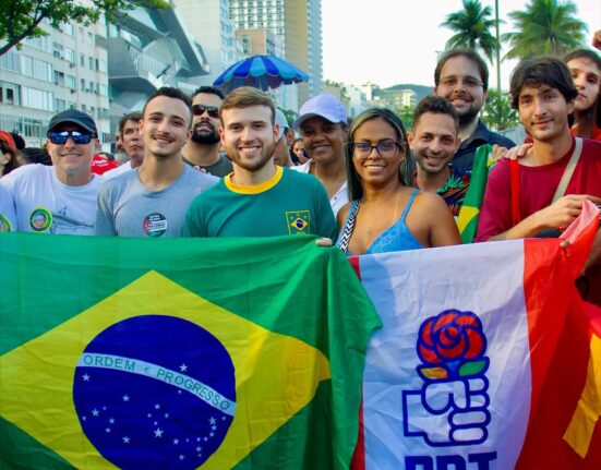 Brizolistas participam de manifestação na Avenida Atlântica contra a Pec da Blindagem e da anistia aos golpistas de 8 de janeiro Rio de janeiro