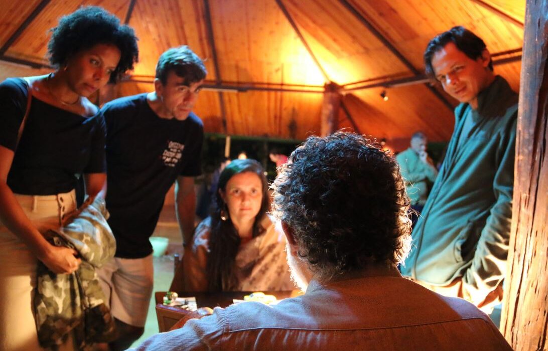 “Fahrenheit – Cantos e Contos de João de Ferro” estende temporada no Cena Contemporânea Diversão