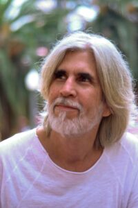 Oswaldo Montenegro apresenta sua nova turnê “O melhor da vida ainda vai acontecer” Música