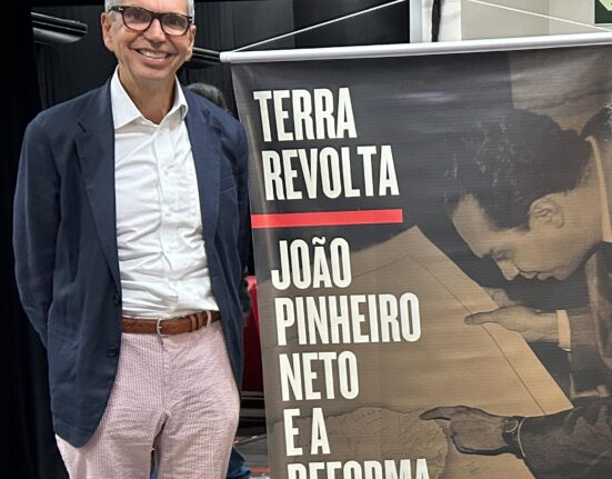 Luiz Erthal e Carlito Brizola entrevistam Henrique Pinheiro sobre o documentário Terra Revolta Eventos