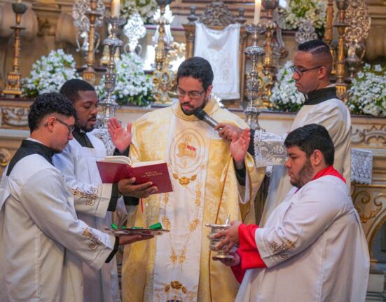 Dia da Padroeira dos Comerciantes e Visitas Mediadas dança