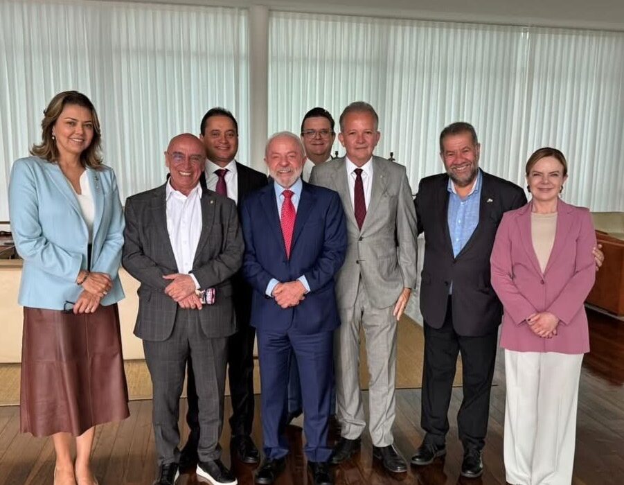 Lula almoça com Lupi, Gleisi e parlamentares do PDT Rio de janeiro