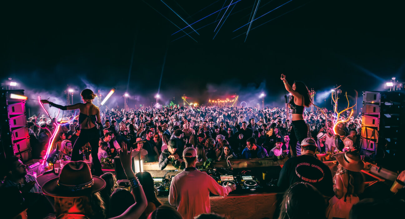 Festa Pitoresca une música eletrônica e vinhos em meio aos vinhedos de Pirenópolis Festival