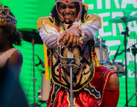 Está chegando o 5º Festival Brasileiro de Teatro de Terreiro para celebrar o teatro popular Notícias